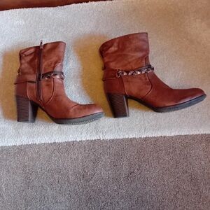 Chic Brown Heeled Boots with Braided Accent